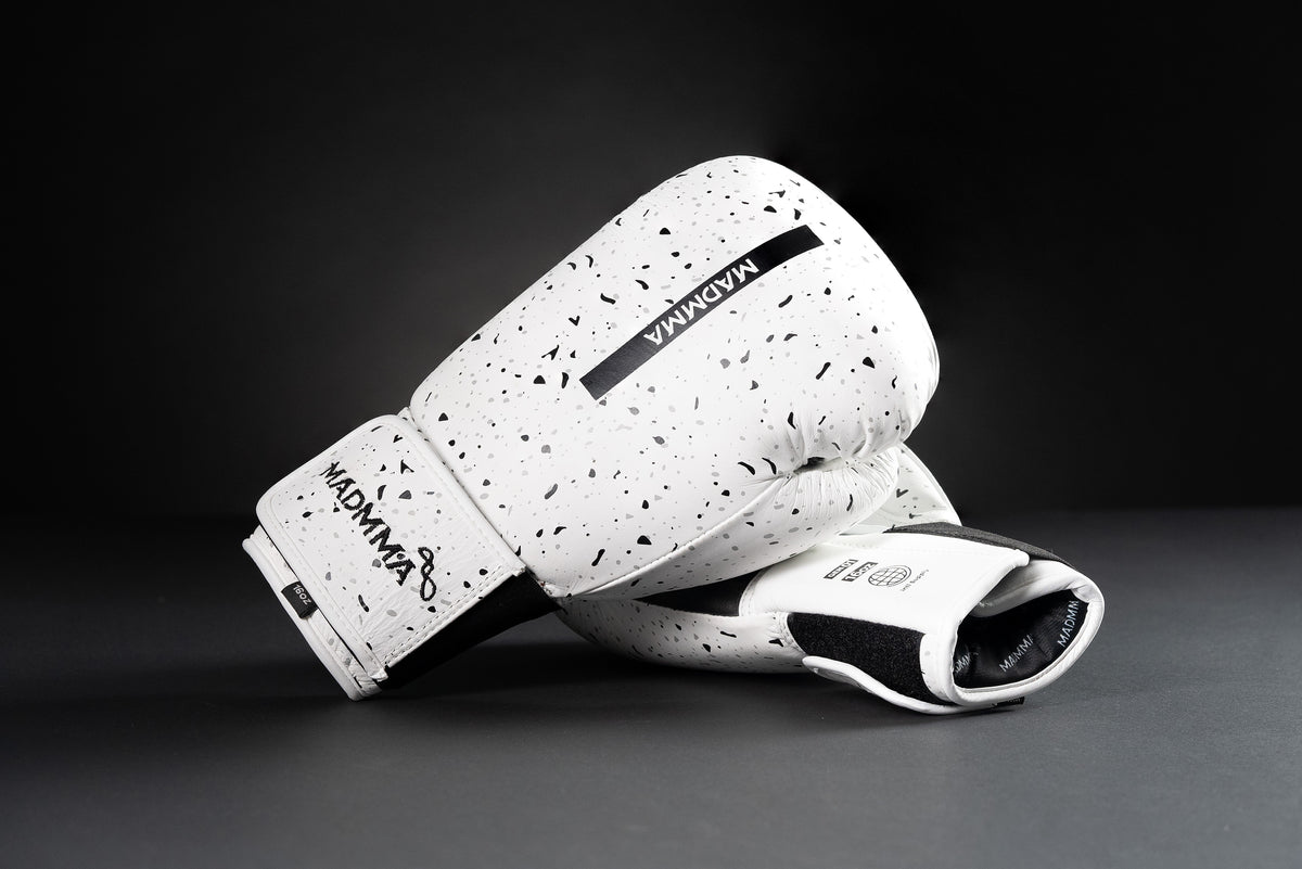 GEN 01 STRIKING GLOVE