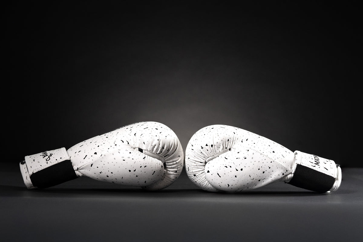 GEN 01 STRIKING GLOVE