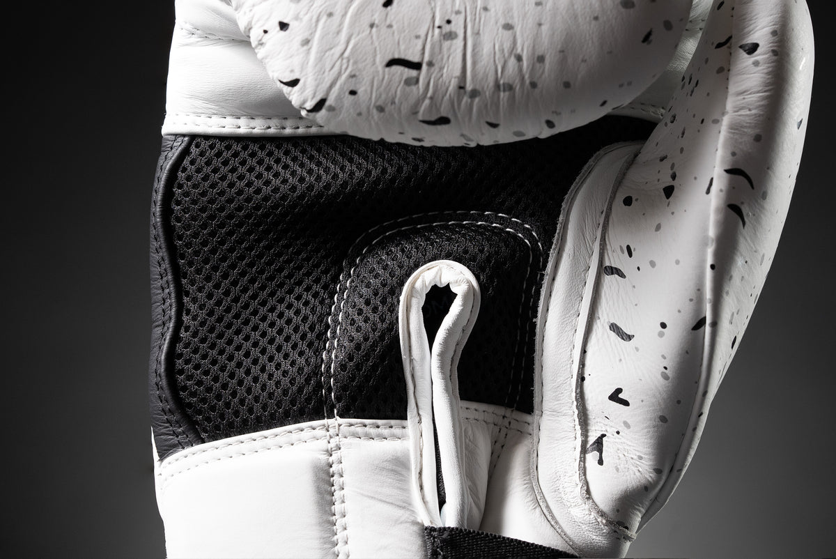 GEN 01 STRIKING GLOVE